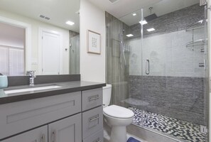 Hair dryer, towels - Beachfront condo with Gulf views, 2 pools, hot tub & private beach access! (South Padre Island)