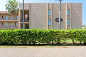 Exterior - Family favorite condo with partial ocean views, pool, hot tub & beach access! (South Padre Island)