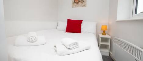 1 chambre, fer et planche Ă repasser, Wi-Fi gratuit, draps fournis