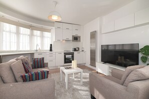 TV - Modern Split-Level flat, South Kensington, London - Pass the Keys (London)