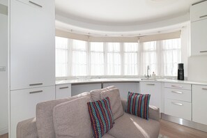 Interior - Modern Split-Level flat, South Kensington, London - Pass the Keys (London)