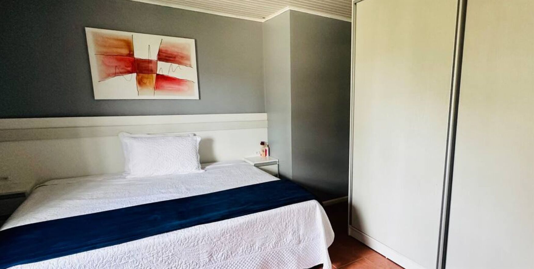 5 bedrooms, WiFi, bed sheets