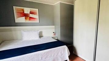 5 bedrooms, WiFi, bed sheets