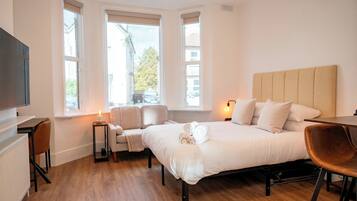 Iron/ironing board, free WiFi, bed sheets