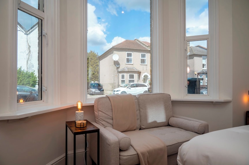 The Ivory Suite- Stylish Central Croydon Apartment - Pass The Keys - イギリス クロイドン