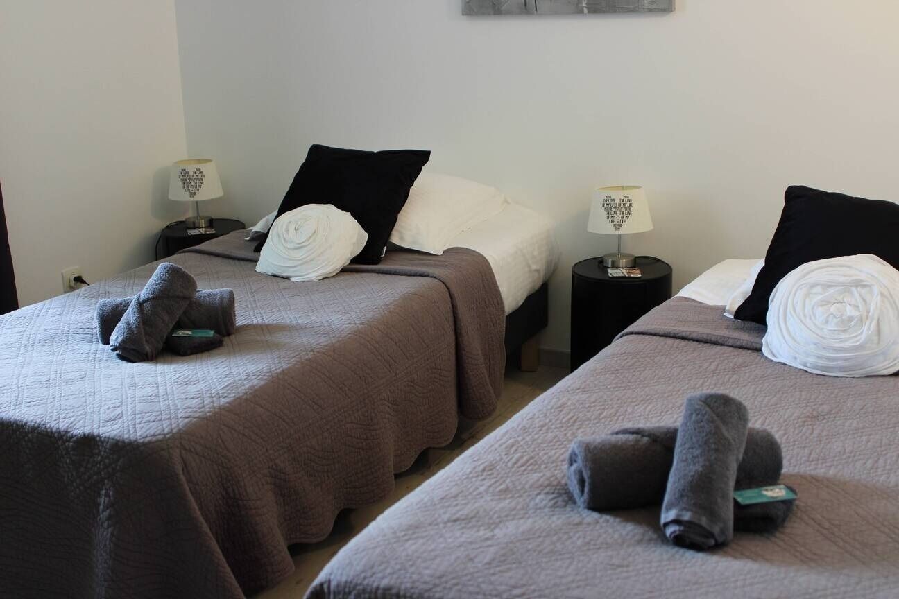 6 chambres, fer et planche à repasser, Wi-Fi gratuit, draps fournis