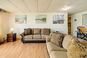 TV - Small Family Beach Emerald (Emerald Isle)