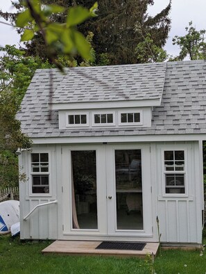 Exterior - Charming private entry suite/bath in Tiverton Four Corners-Close to Newport (Tiverton)
