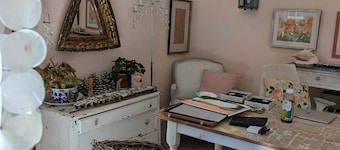 Charming private entry suite/bath in Tiverton Four Corners-Close to Newport
