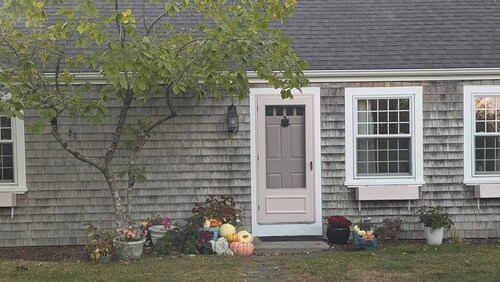 Charming private entry suite/bath in Tiverton Four Corners-Close to Newport