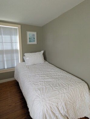 2 habitaciones, escritorio, tabla de planchar con plancha y wifi gratis