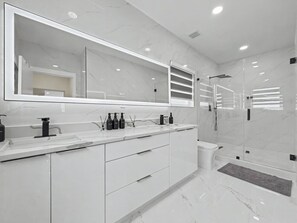 Bathroom - Luxury Miami Retreat w/ Beautiful Backyard | 3BR (Miami)