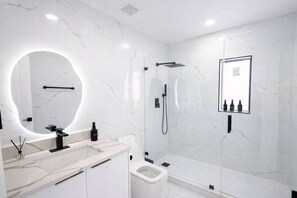 Bathroom - Luxury 2BR Boutique Apartment Near Calle Ocho (Miami)