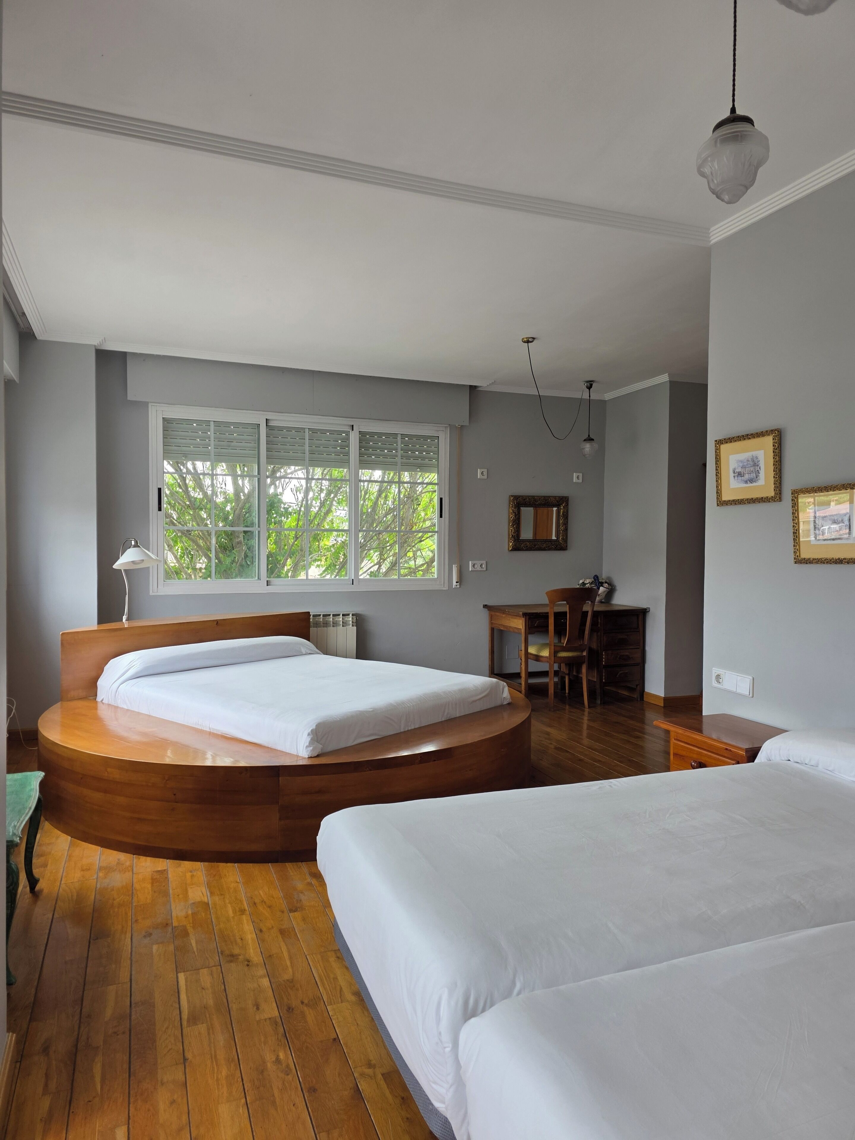 Fyrbäddsrum - balkong - utsikt mot trädgården