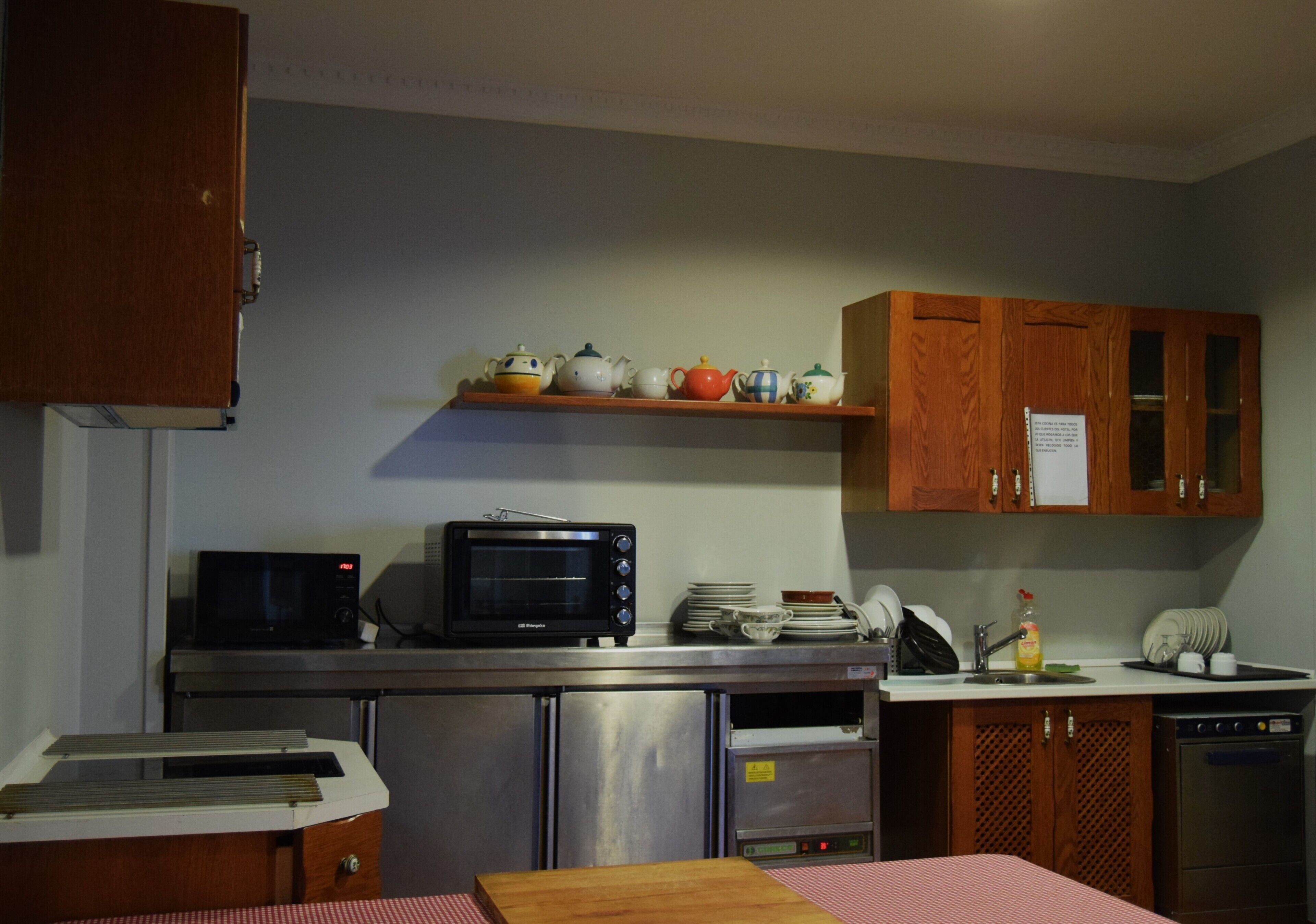 Fridge, microwave