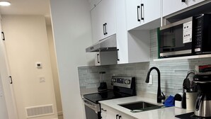 Unclassified image, 5 of 10, button - Cozy coastline retreat 10 min from White Rock Beach and close to 2 Border x-ings (Surrey)