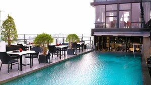 Kolam renang outdoor