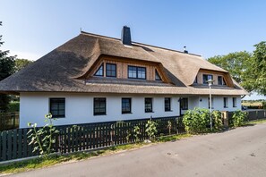 Exterior - Apartment 'Ostsee Domizil Graal-Müritz Möwe' with Balcony and Wi-Fi (Graal-Müritz)