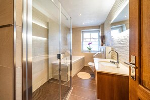 Shower, hair dryer, towels - Apartment "Ostsee Domizil Strandläufer" with Wi-Fi (Graal-Müritz)