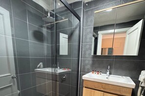 Bathroom - PREMIUM MAVIRA OTEL (Cesme)