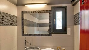 Bungalow, 1 phòng ngủ, sân hiên, quang cảnh vườn | Phòng tắm