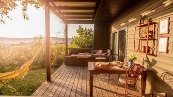 Bungalow, 1 Bedroom, Patio, Garden View | Outdoor dining