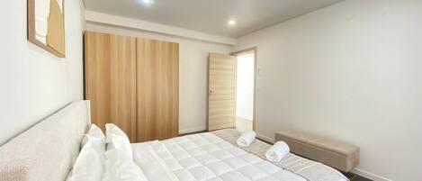 3 bedrooms, iron/ironing board, Internet, bed sheets