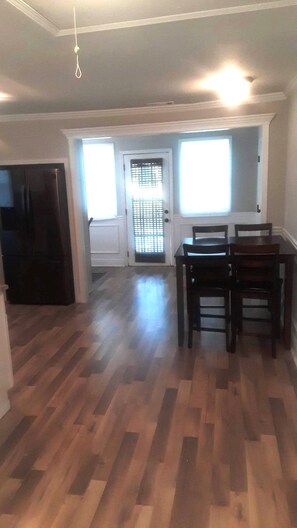 Dining -  4-BR, 3 bath in Atlanta,  3.6 mi from MB Stadium. 8 beds 1 queen sofa sleeper. (Atlanta)