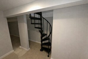 Interior -  4-BR, 3 bath in Atlanta,  3.6 mi from MB Stadium. 8 beds 1 queen sofa sleeper. (Atlanta)