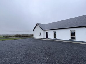 Exterior - Modern New Home close to The fields of Athenry (North Athenry)