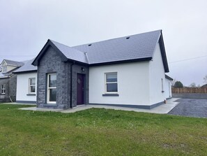Exterior - Modern New Home close to The fields of Athenry (North Athenry)