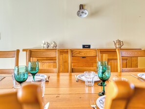 Dining - Villa Les Hauts Du Lac : 15 pax, Pool, Spa, Pétanque & Lake (Landevieille)