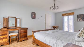 5 bedrooms, iron/ironing board, travel cot, WiFi