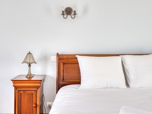 5 habitaciones, tabla de planchar con plancha, cuna de viaje y wifi 