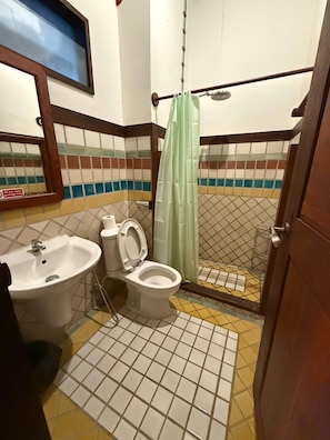 Appartement, 1 chambre, accessible aux personnes à mobilité réduite, fumeur | Salle de bain