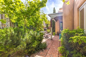 Terrace/patio - Charming Adobe Near Historic Plaza (Santa Fe)
