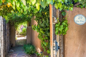 Exterior detail - Charming Adobe Near Historic Plaza (Santa Fe)