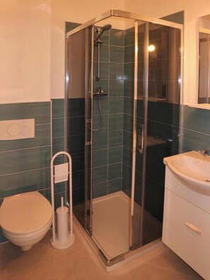 Appartement, 2 slaapkamers, terras, uitzicht op zee | Badkamer