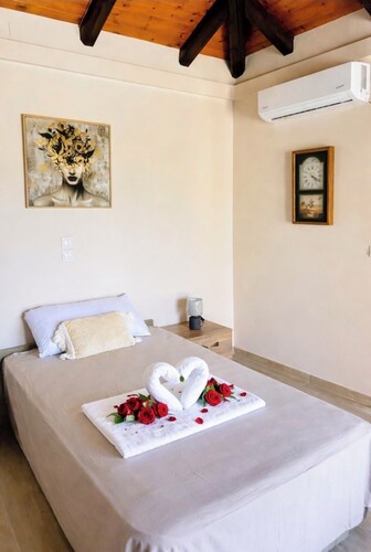 Beautiful 2-bedroom all stone villa in charming Vatsa Bay, Kefalonia Greece