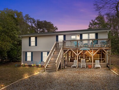 Emerald Escape Down - 1BR - Short walk to beach!