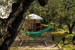 Outdoor dining - Vrbo Property (Toscana)