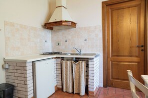 Private kitchen - Farmhouse with swimming pool nestled in the heart of the Tuscan countryside. (Toscana)