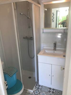 Bathroom - Vrbo Property (La Rochelle)