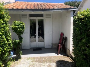 Exterior detail - Vrbo Property (La Rochelle)
