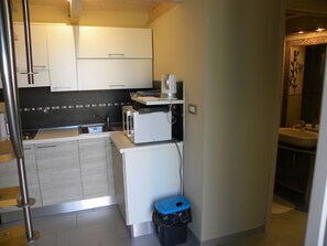 Private kitchen - Cozy apatment "Il Faudo" in complex with garden and swimming pool (Civezza)