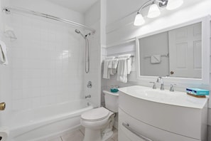 Shower, hair dryer, towels, shampoo - #123 - Lake View, Tall Ceilings W Rare Floor Plan (Naples)