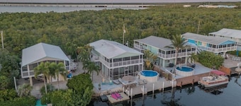 Best Experience W/ Services, Kayaks, Games & Pool!