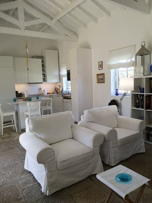 Télévision, cheminée