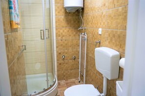 Shower, hair dryer, towels, toilet paper - Casa Luigi Studio 1 – Magic View & Top Location (Rovinj)