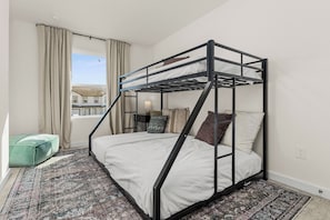 3 dormitorios, tabla de planchar con plancha, Internet y ropa de cama
